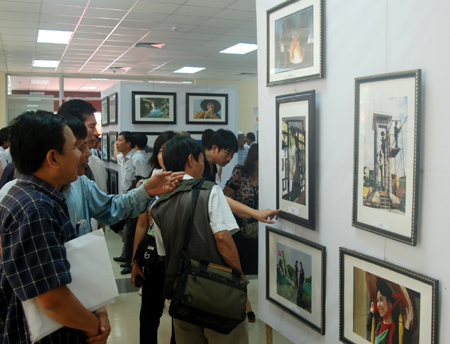 Quảng Ninh Khai mạc Liên hoan ảnh nghệ thuật khu vực đồng bằng sông Hồng 2011